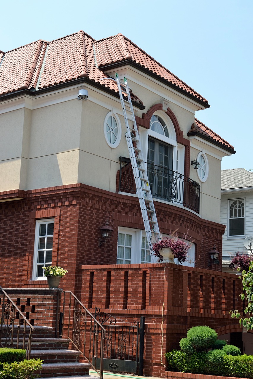 home, ladder, roofing-2861604.jpg